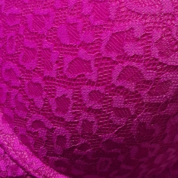 Fuchsia Bra With Hot Pink Straps Size 42C - Picture 6 of 7